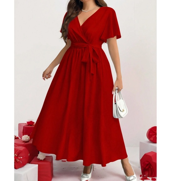 Plus Floral Print Surplice Butterfly Sleeve Maxi Dress - Picture 5 of 9